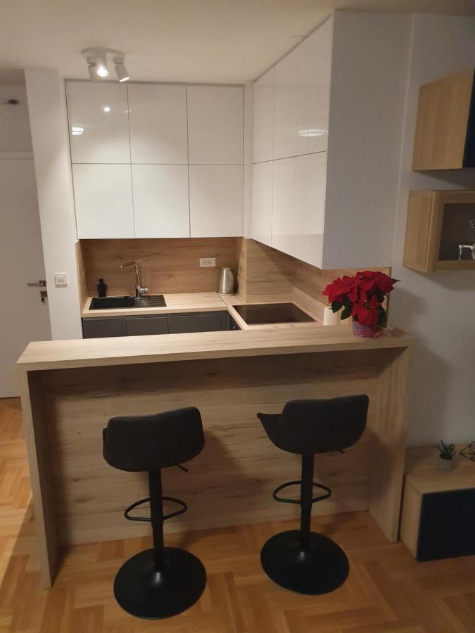 Luka Apartment *